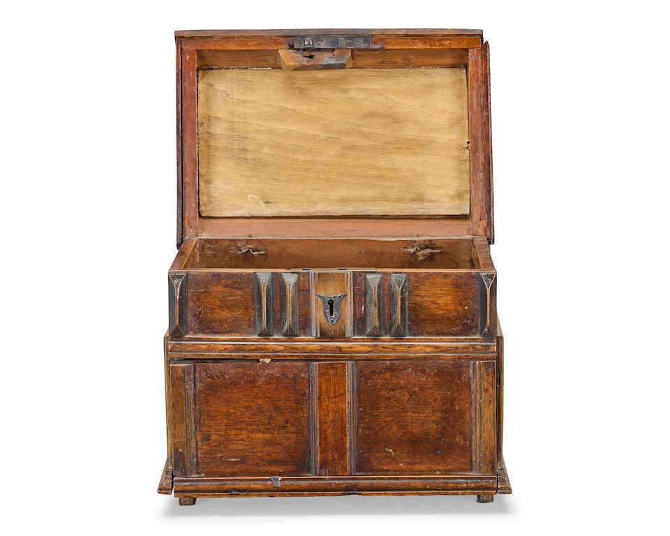 An English panelled oak table casket Probably late 16th/early 17th century and later - 5