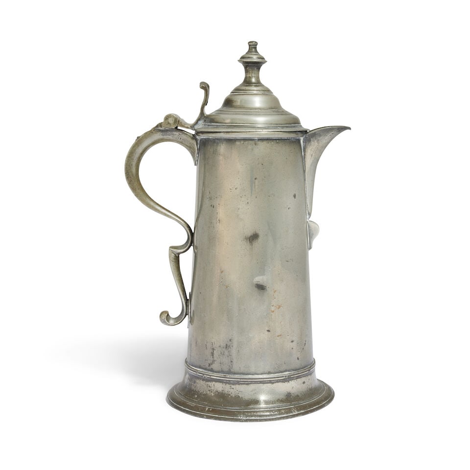 A pewter spire flagon Probably 18th century - 2