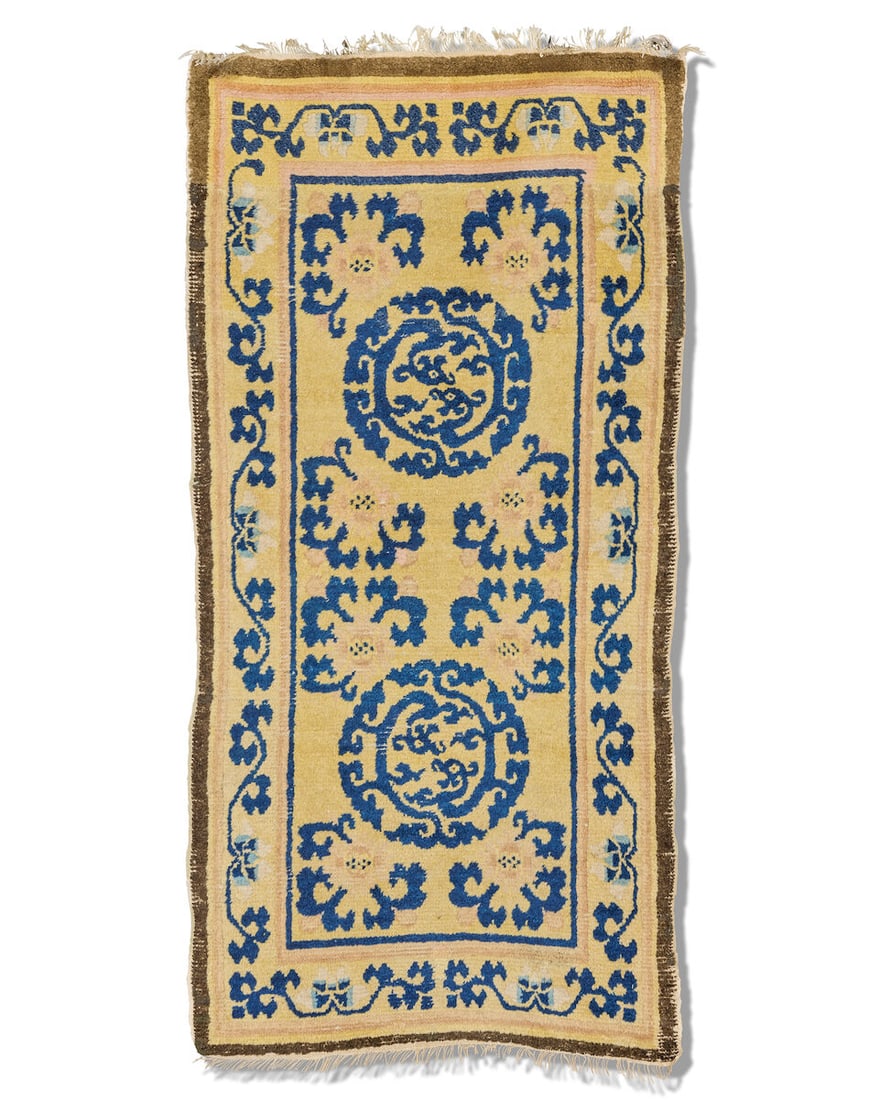 A small Chinese rug 154cm x 78.5cm (1 of 1)
