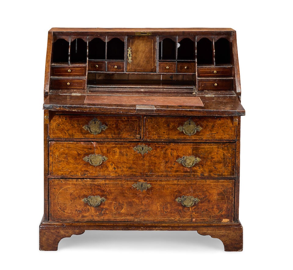 A George II burr elm bureau 1730-1745 - 4