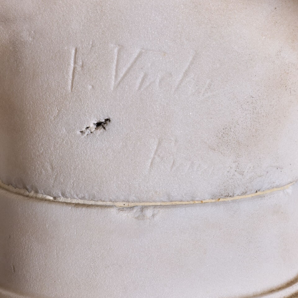 Ferdinando Vichy (Italian, 1875-1945): A sculpted white marble bust of the Venus de Milo - 2