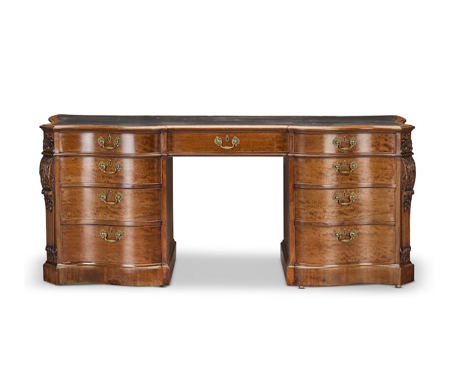 A mahogany serpentine library table of shallow proportions George III period (Circa 1770) but la... - 3