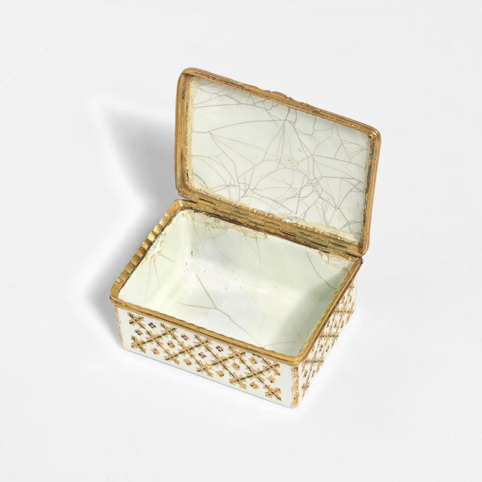 An early 19th century gilt metal mounted red Morocco leather circular snuff box, the glazed lid... - 2