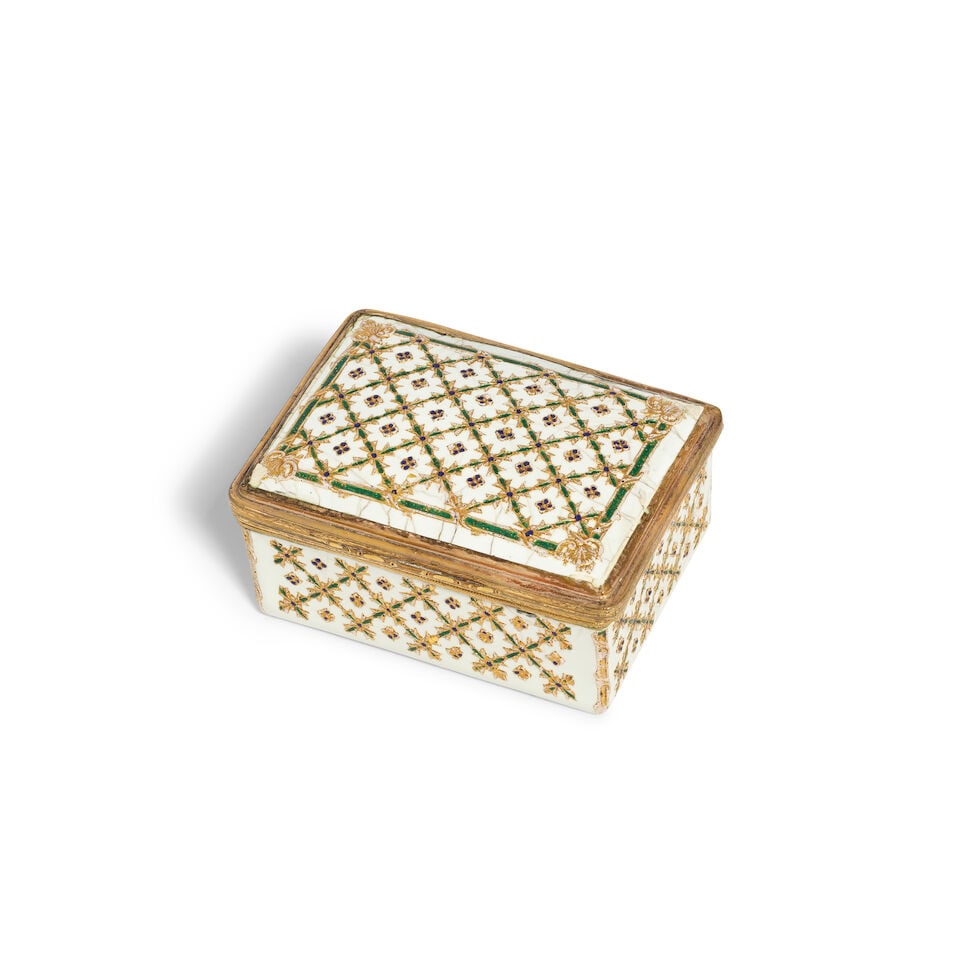 An early 19th century gilt metal mounted red Morocco leather circular snuff box, the glazed lid... - 3