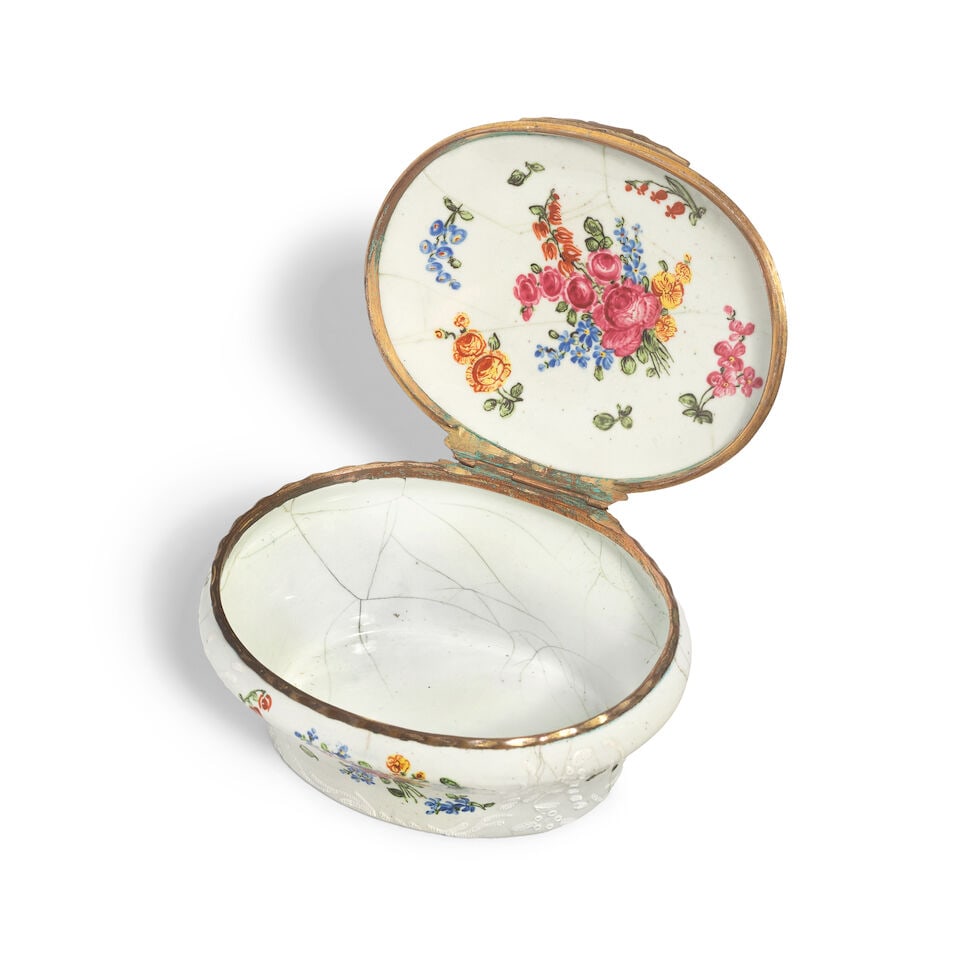 An early 19th century gilt metal mounted red Morocco leather circular snuff box, the glazed lid... - 4