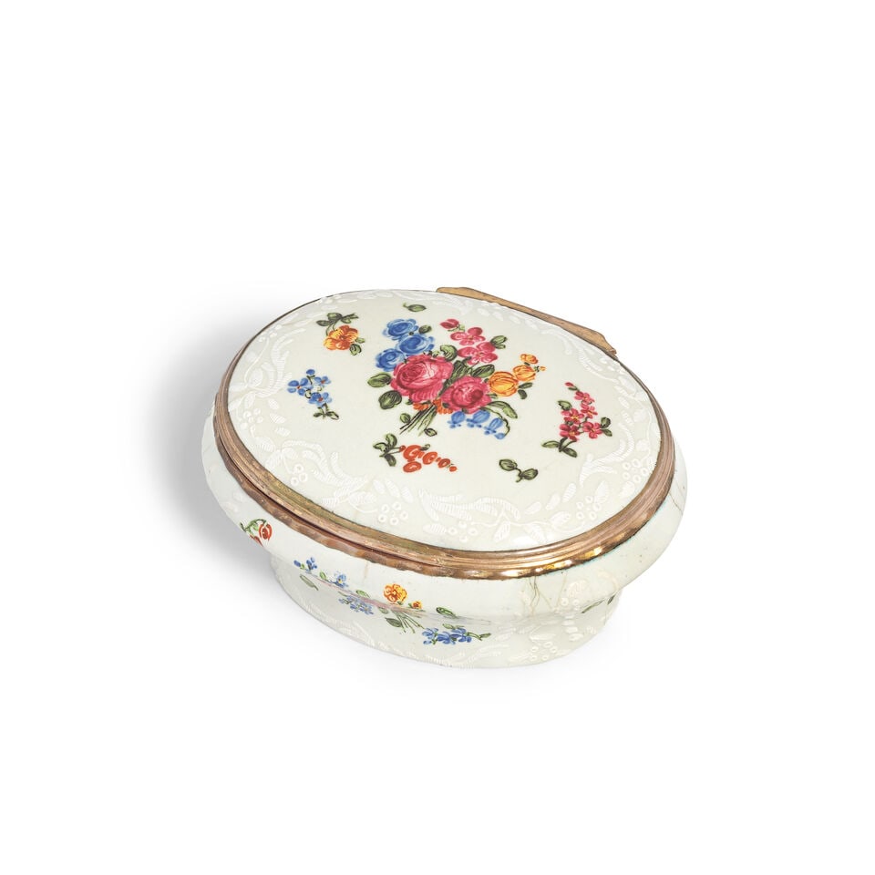 An early 19th century gilt metal mounted red Morocco leather circular snuff box, the glazed lid... - 5