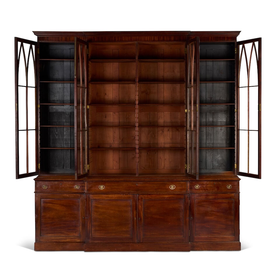 A George III mahogany breakfront library bookcase by Gillows Circa 1790-1795 - 3