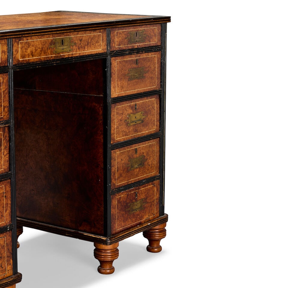 An Anglo-Chinese mid 19th century amboyna and ebonised kneehole desk 1840-1860 - 3