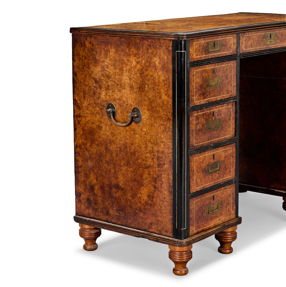An Anglo-Chinese mid 19th century amboyna and ebonised kneehole desk 1840-1860 - 4