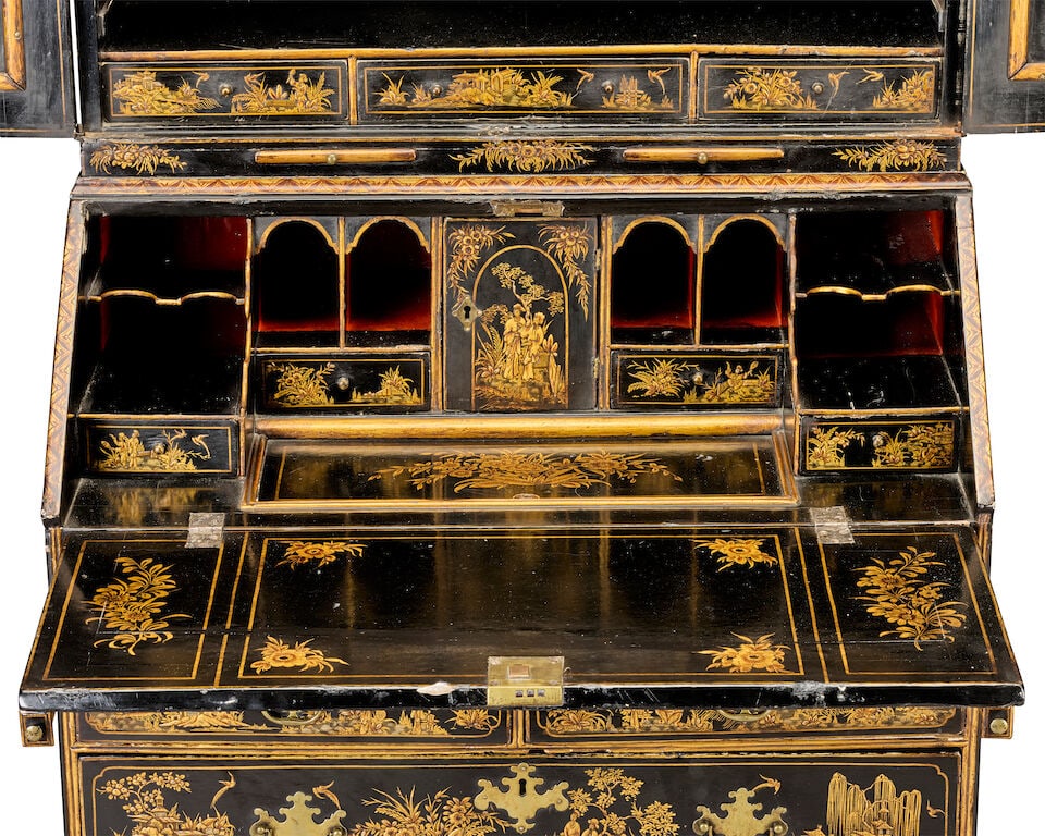 A black and gilt Japanned bureau cabinetConstructed from early 18th century elements, later deco... - 5