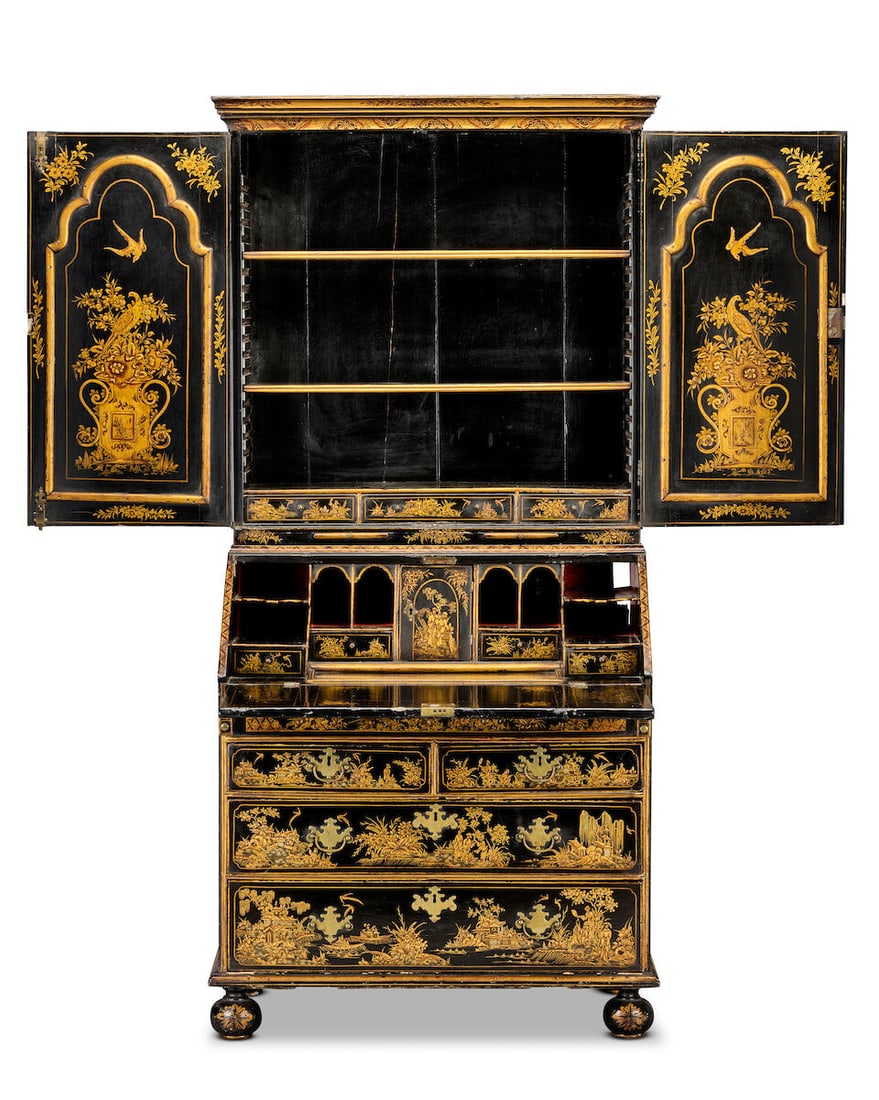 A black and gilt Japanned bureau cabinetConstructed from early 18th century elements, later deco... - 6
