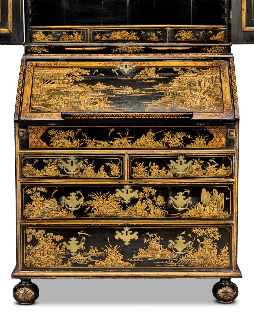 A black and gilt Japanned bureau cabinetConstructed from early 18th century elements, later deco... - 9