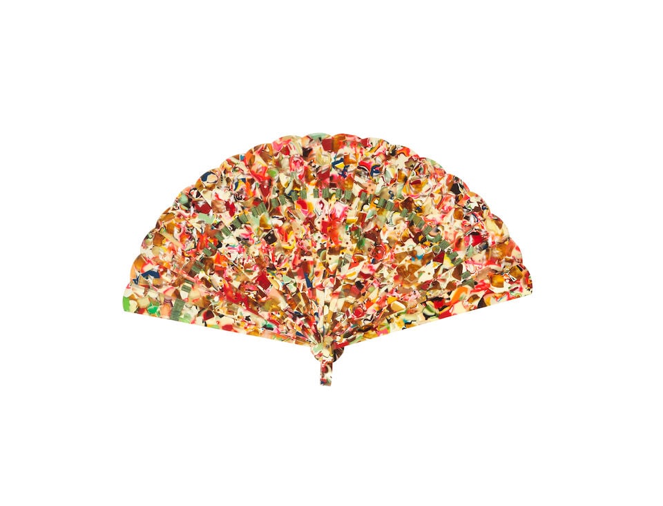 An interesting collection of eight European folding fans in blonde tortoiseshell, carved horn, ... - 12