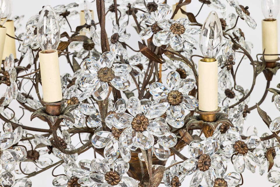 A pair of early 20th century French gilt metal and cut glass eight light chandeliers In the mann... - 3