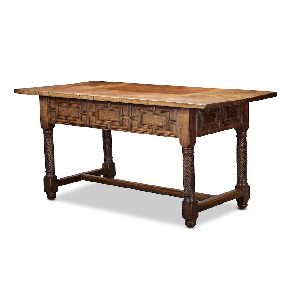 A Spanish late 17th/early 18th century walnut writing or side table - 2