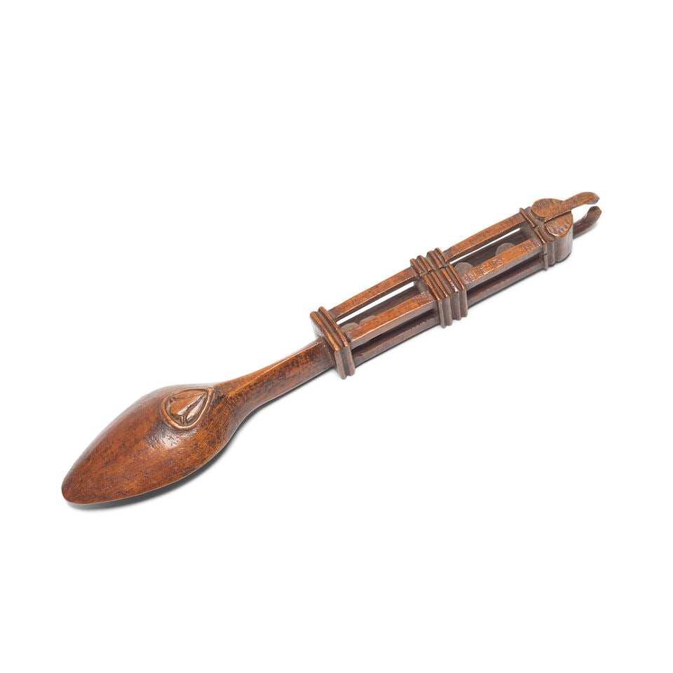 A fine 18th century chip-carved beech or fruitwood Welsh love spoon - 2