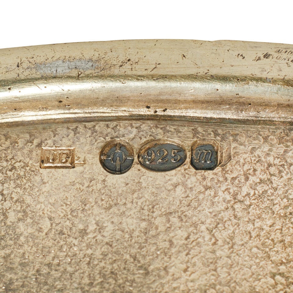 CARTIER: a pair of Portuguese silver-gilt stirrup cups stamped 1° Titulo, with import marks... - 3