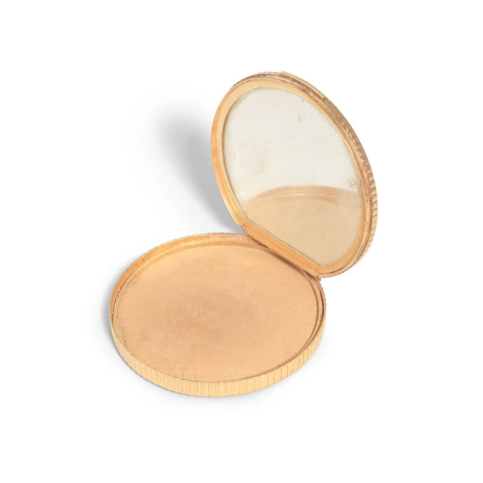 An Italian gold compact unmarked case, 20th century, only the gold internal bezel with pre 1944 ... - 2