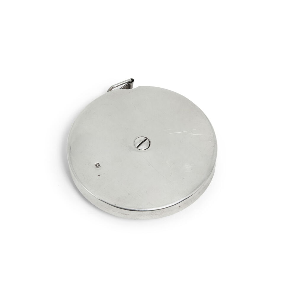 An Edwardian silver tape measure James Chesterman & Co, Sheffield 1905 - 3