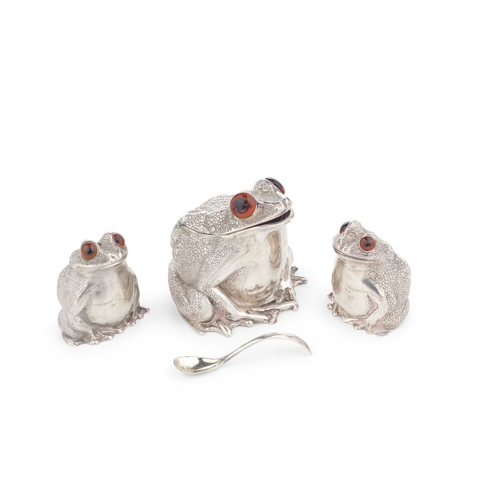 A novelty silver three-piece frog condiment set Heming & Co Ltd, London 1970 - 2