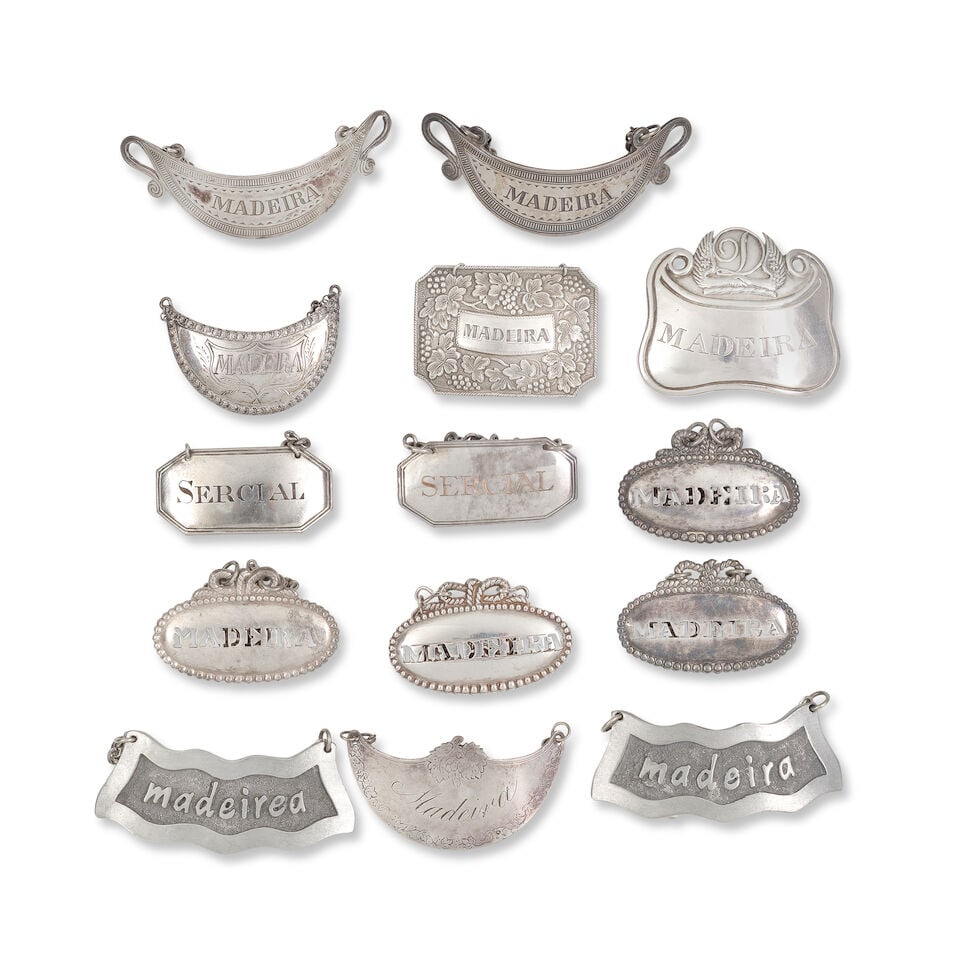 A large collection plated wine labels (Qty) - 2