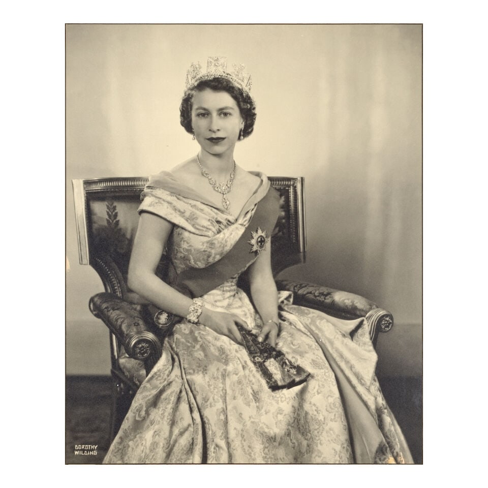 ROYALTY - QUEEN ELIZABETH WILDING (DOROTHY) Fine portrait of Queen Elizabeth II, seated three-qu... - 2