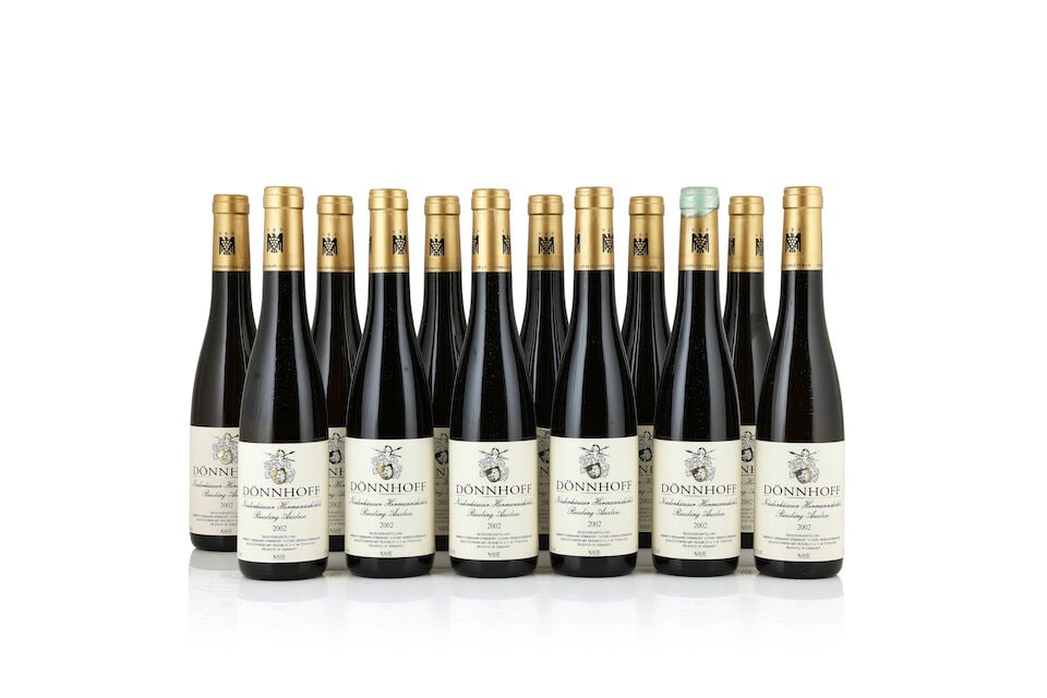 Dönnhoff, Niederhauser Hermannshöhle Riesling Auslese, 2002 (12 x 375ml): Dönnhoff, Niederhauser Hermannshöhle Riesling Auslese, 2002 (12 x 375ml) Region: Germany Capsule: 1 corroded Packaging: original carton This lot is subject to the following lot symbols: