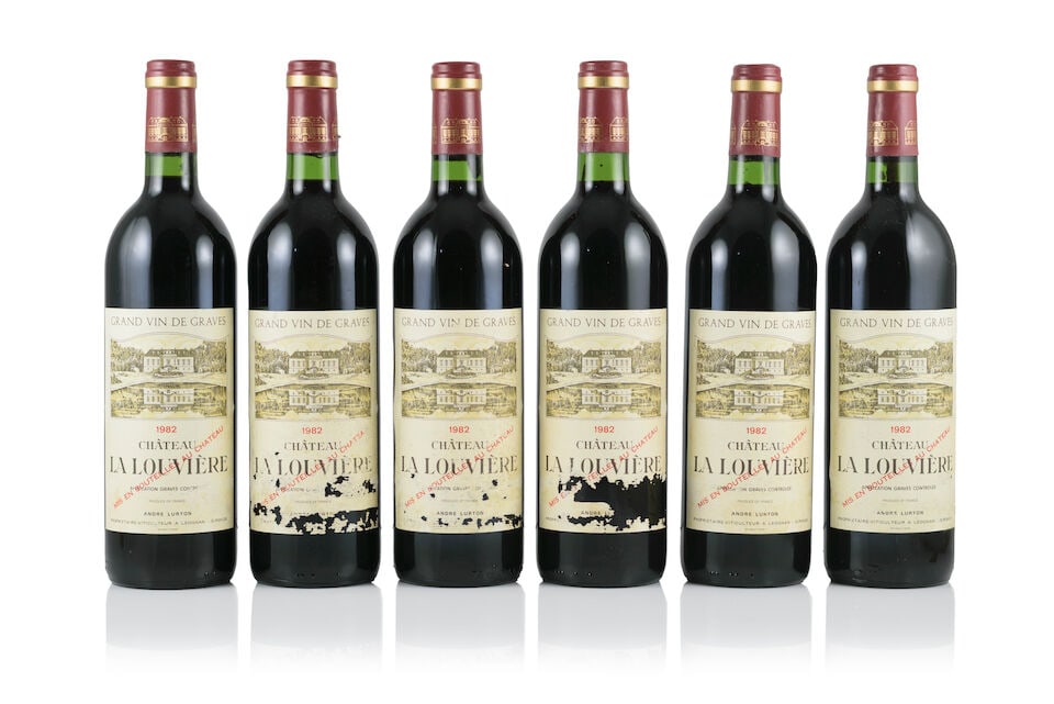 Château La Louvière, 1982 (24 x 750ml) - 2