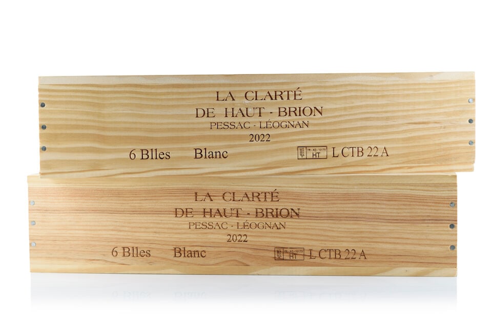 La Clarté de Haut-Brion Blanc, 2022 (12 x 750ml): La Clarté de Haut-Brion Blanc, 2022 (12 x 750ml) Region: Pessac-Léognan Packaging: 2 x original wooden cases Notes: dry white of Château Haut-Brion This lot is subject to the following