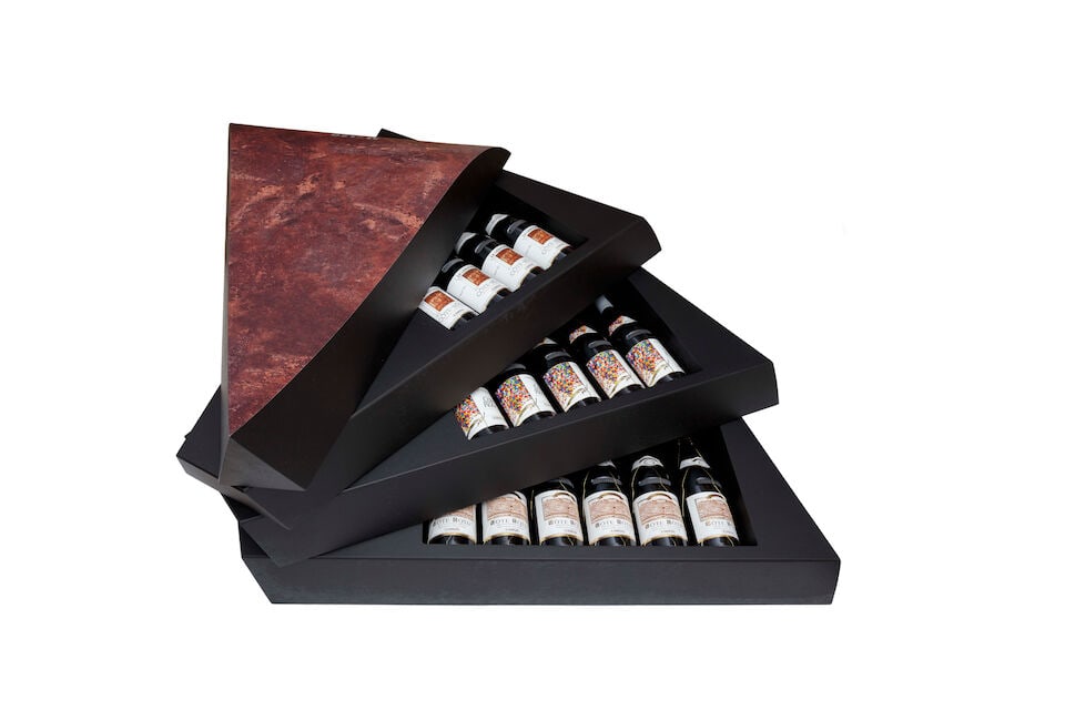 E. Guigal, La La La Collection Case No.31/120, NV (15 x 750ml): E. Guigal, La La La Collection Case No.31/120, NV (15 x 750ml) Region: Côte Rotie Packaging: presentation case Miscellaneous: A rare, specially crafted wooden case of 15 prestigious bottles from