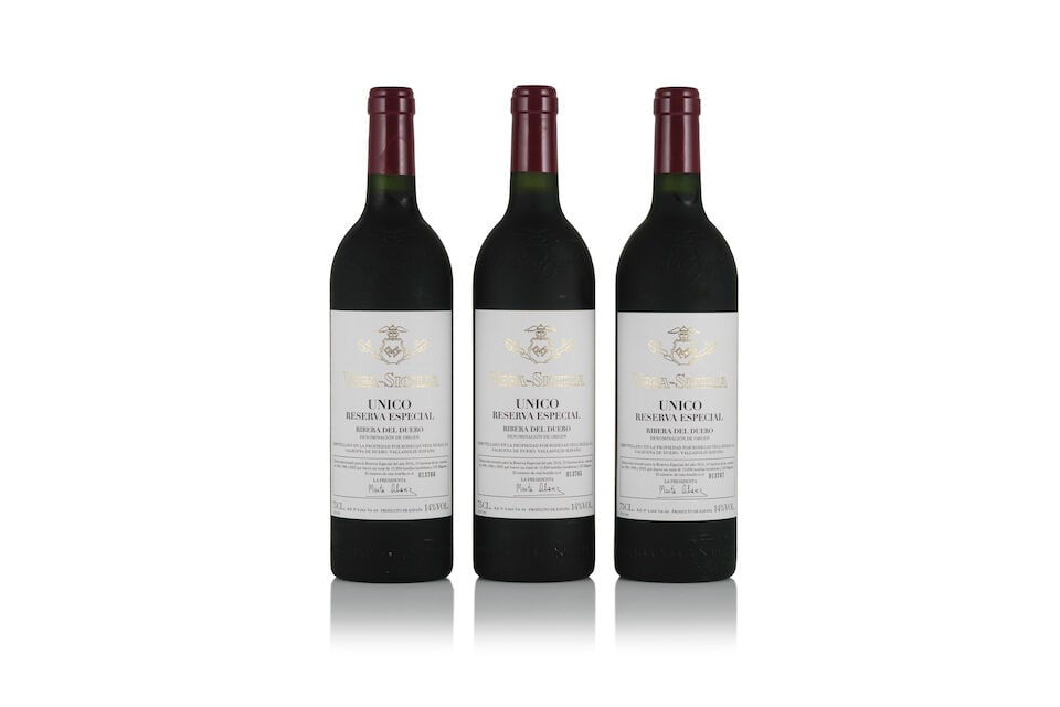 Vega Sicilia Unico Reserva Especial, 2016 (3 x 750ml): Vega Sicilia Unico Reserva Especial, 2016 (3 x 750ml) Region: Ribera del Duero Packaging: original wooden case (slightly damaged lid) Notes: 2016 release: blend of 1996 / 1998 / 2002 This lot is