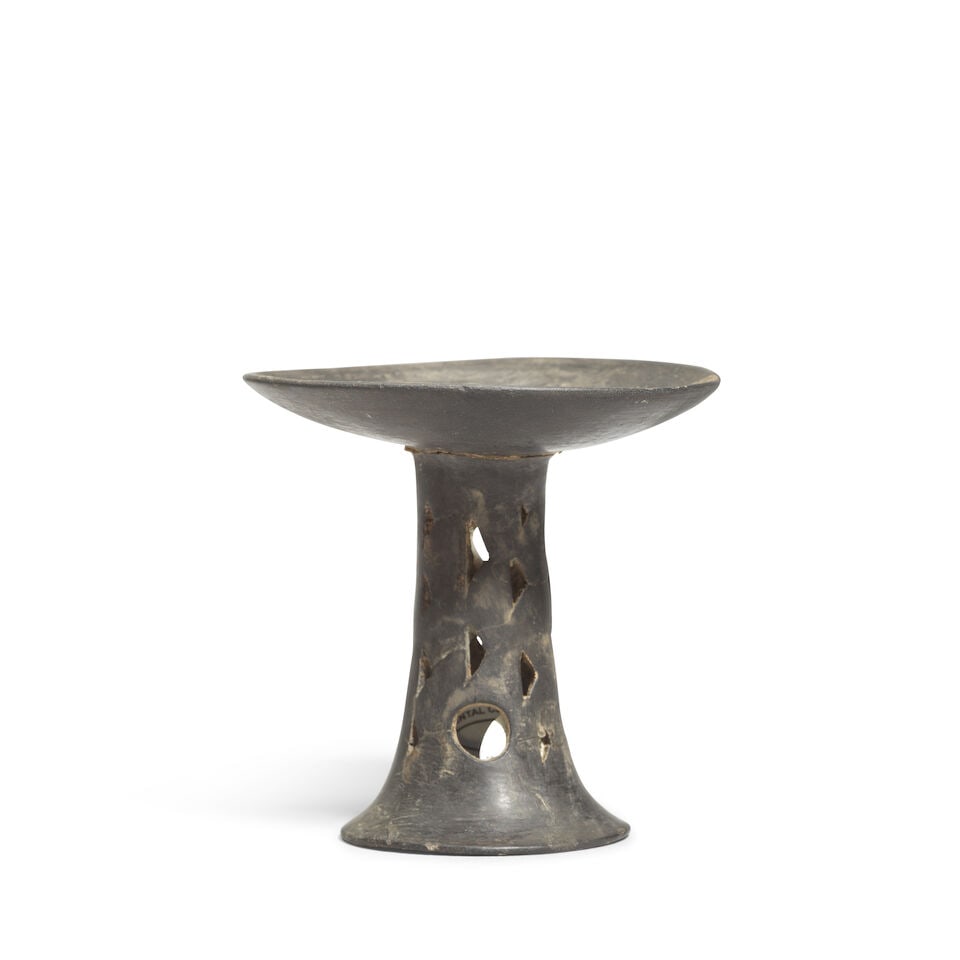 A BLACK POTTERY STAND, DOU Neolithic, first half of 3rd millennium BCE (1 of 2)