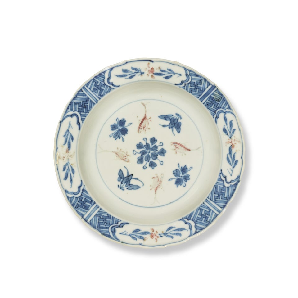 A RARE BLUE AND WHITE AND COPPER RED 'FISH' DISH Chenghua six-character mark, Wanli (1 of 2)