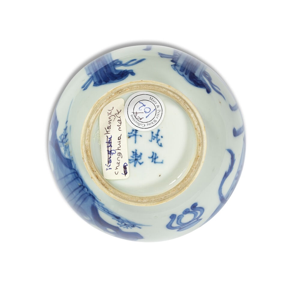 A BLUE AND WHITE 'LADY AND BOYS' BOTTLE VASE Chenghua four-character mark, Kangxi - 2