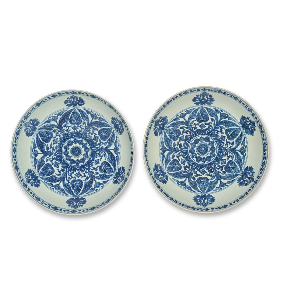 A PAIR OF BLUE AND WHITE 'FLORAL' DISHES FOR THE ISLAMIC MARKET Kangxi (2) (1 of 3)