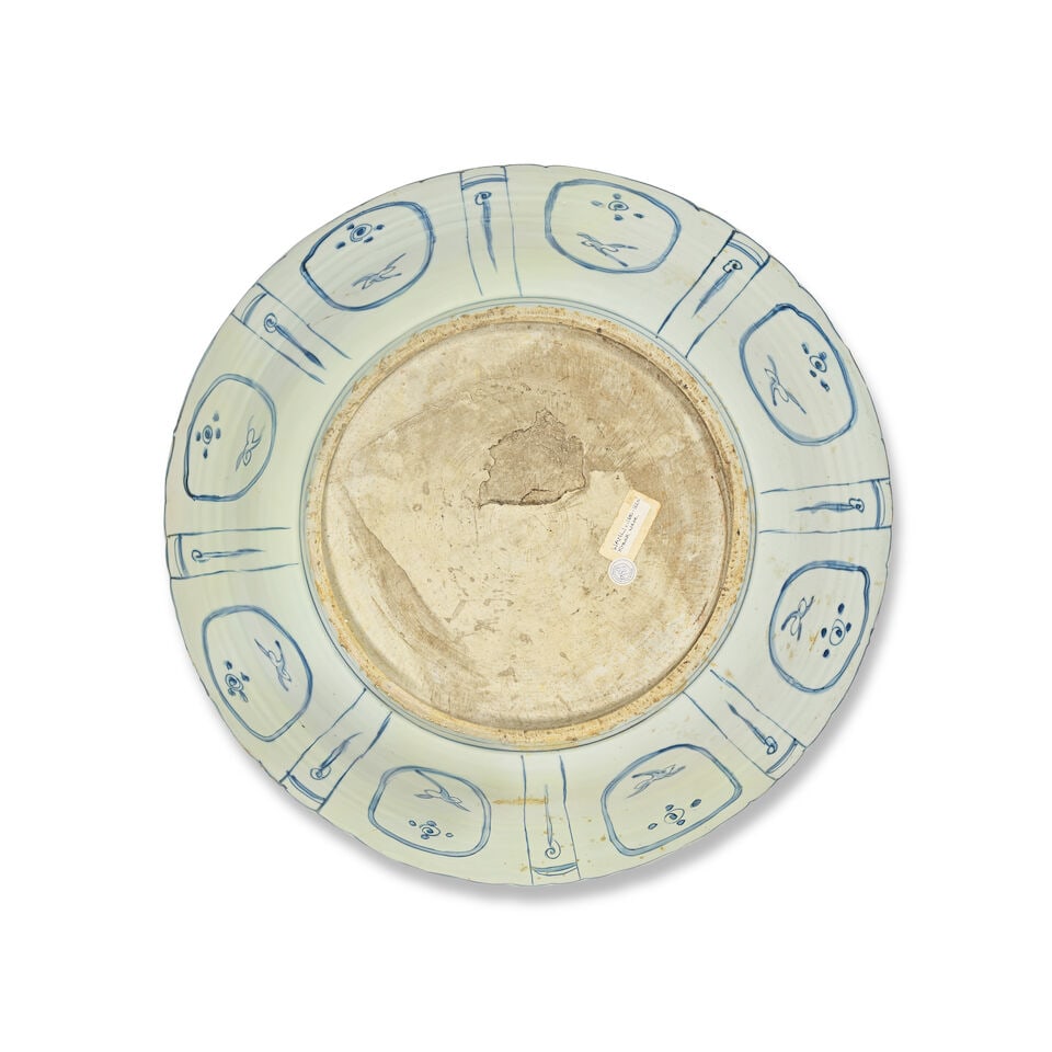 A LARGE BLUE AND WHITE 'TWIN PHOENIX' KRAAK PORCELAIN CHARGER Wanli (2) - 2