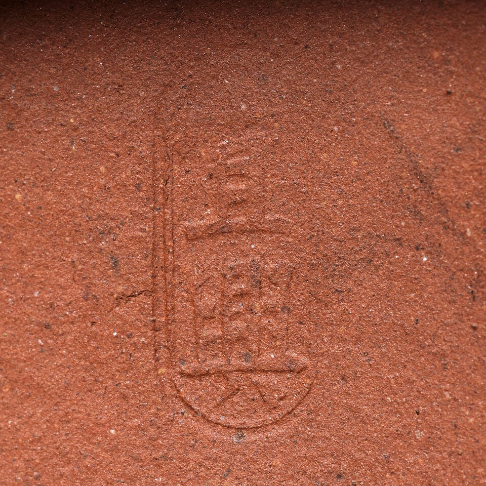 THREE YIXING STONEWARE TEAPOTS AND A CADDY AND COVER Kangxi/19th century (8) - 3