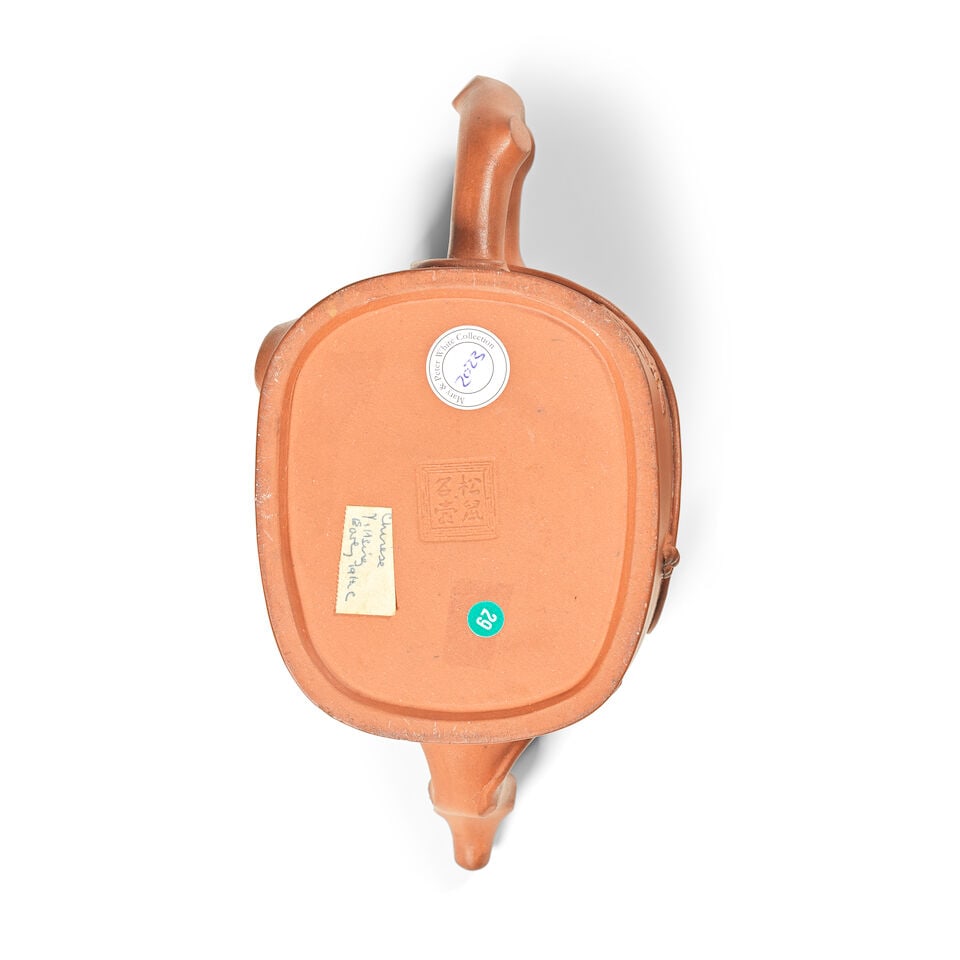 THREE YIXING STONEWARE TEAPOTS AND A CADDY AND COVER Kangxi/19th century (8) - 6