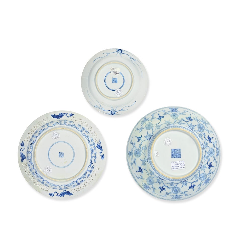 THREE BLUE AND WHITE DISHES 17th/18th century, one with a Qianlong six-character mark and of the... - 2