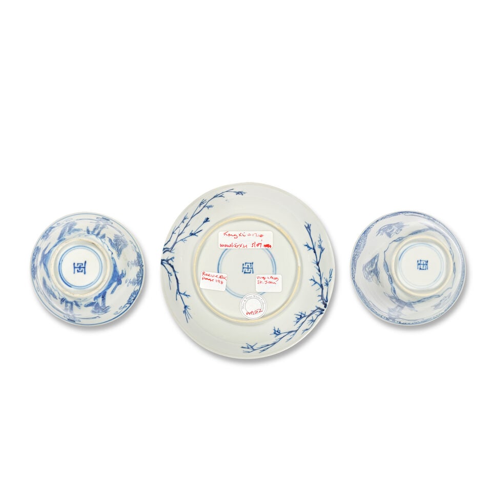 A BLUE AND WHITE 'CRUCIFIXION' CUP AND SAUCER AND A TEA BOWL Kangxi (3) - 2