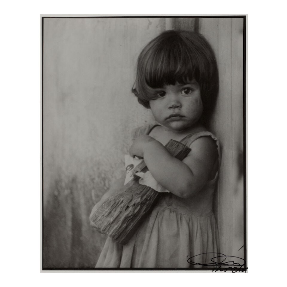 ALBERTO KORDA (1928-2001) La niña de la muñeca de palo 11 3/8 x 9 1/4 in (28.8 x 23.3 ... (1 of 2)