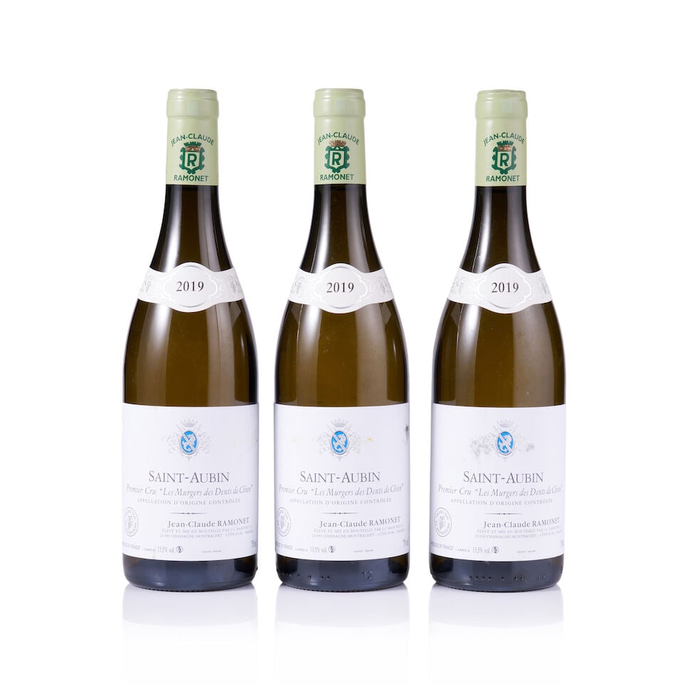 Jean-Claude Ramonet, Saint-Aubin 1er Cru, Les Murgers des Dents de Chien, 2019 (3 x 750ml): Jean-Claude Ramonet, Saint-Aubin 1er Cru, Les Murgers des Dents de Chien, 2019 (3 x 750ml) Region: Burgundy Fill Level: excellent Capsule: ok Cork: ok Label: 3x stained Packaging: neutral carton For f
