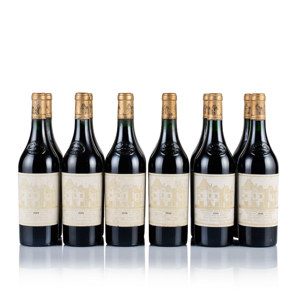 Château Haut-Brion, Pessac-Léognan, 1er Grand Cru Classé, 1990 (12 x 750ml): Château Haut-Brion, Pessac-Léognan, 1er Grand Cru Classé, 1990 (12 x 750ml) Region: Bordeaux Fill Level: 7x under 1.5cm, 5x under 2cm below base of capsules Capsule: 12x corroded and bi