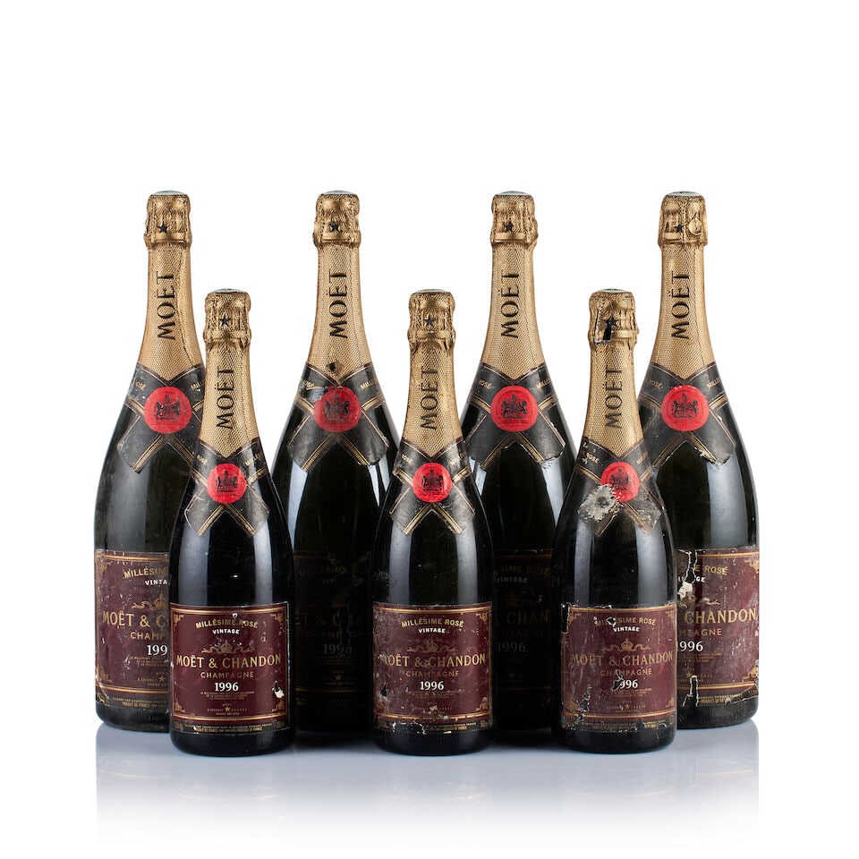 Champagne Moët & Chandon, Rosé, 1996 (3 x 750ml & 4 x Magnum): Champagne Moët & Chandon, Rosé, 1996 (3 x 750ml) Region: Champagne Fill Level: excellent Capsule: all bin-soiled, 1x slightly torn Cork: ok Label: 3x bin-soiled, stained and nicked, bin-soil
