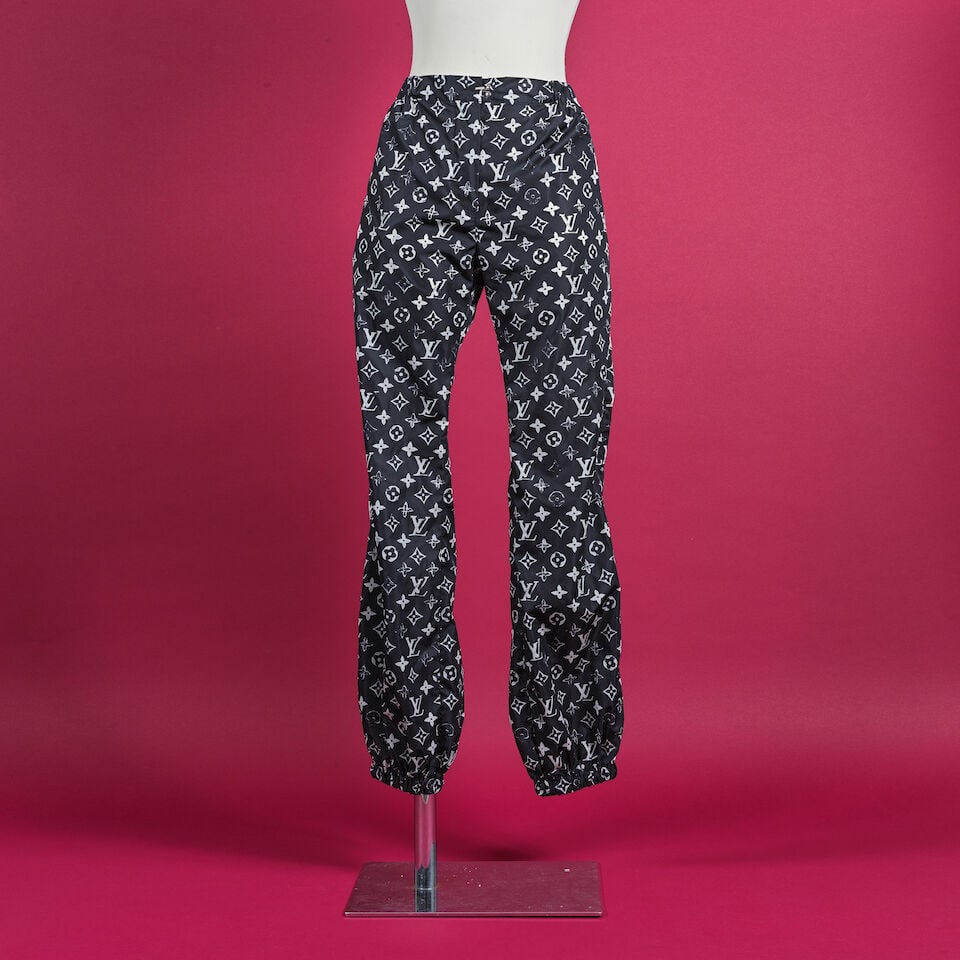 Louis Vuitton, collection Printemps/Eté 2020. Pantalon de jogging Monogram à effet poc... (1 of 1)