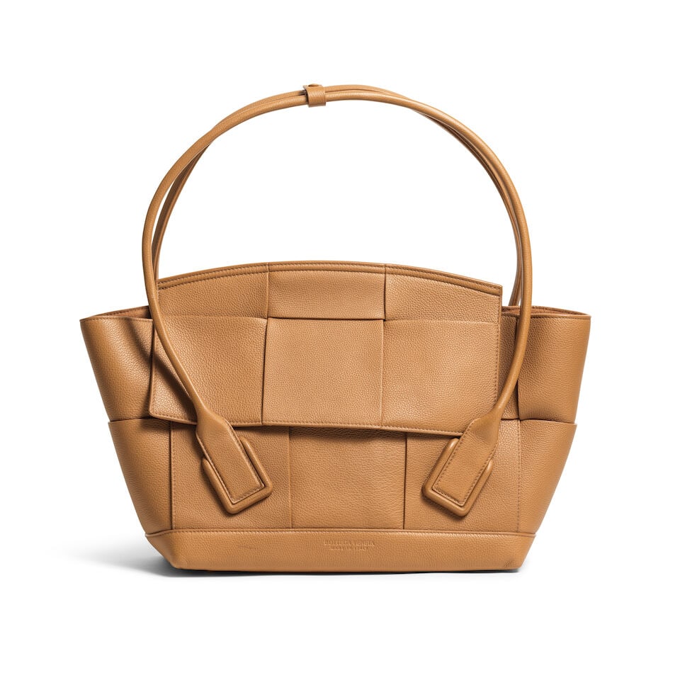 Bottega Veneta. Sac Arco en cuir Intrecciato Géant camel. Bottega Veneta. Arco bag in Giant... (1 of 2)