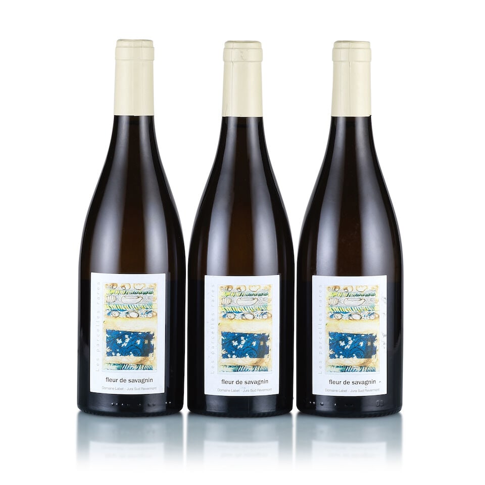 Domaine Labet, Côtes du Jura, Fleur de Savagnin, En Chalasse, 2016 (3 x 750ml): Domaine Labet, Côtes du Jura, Fleur de Savagnin, En Chalasse, 2016 (3 x 750ml) Region: Jura Fill Level: excellent Capsule: ok Cork: ok Label: 2x stained, 1x good appearance Packaging: neutral car