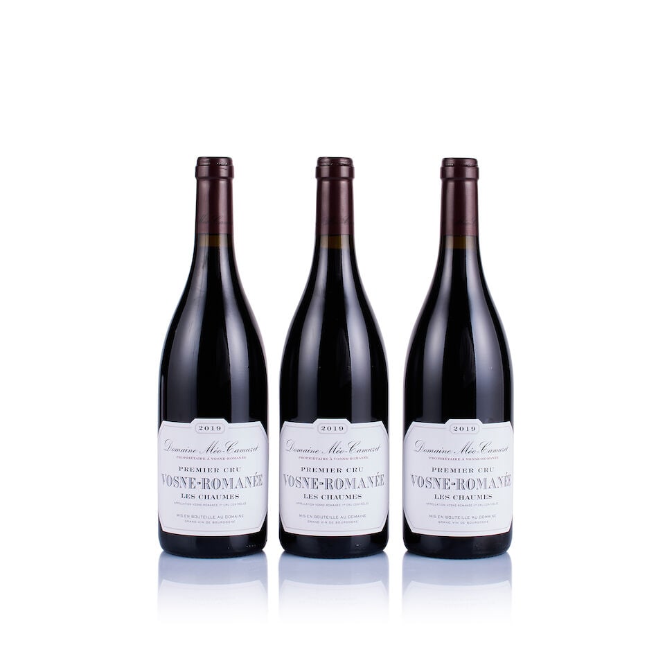 Domaine Méo-Camuzet, Vosne-Romanée 1er Cru, Les Chaumes, 2019 (3 x 750ml): Domaine Méo-Camuzet, Vosne-Romanée 1er Cru, Les Chaumes, 2019 (3 x 750ml) Region: Burgundy Fill Level: excellent Capsule: ok Cork: ok Label: 1x slightly creased, 2x good
