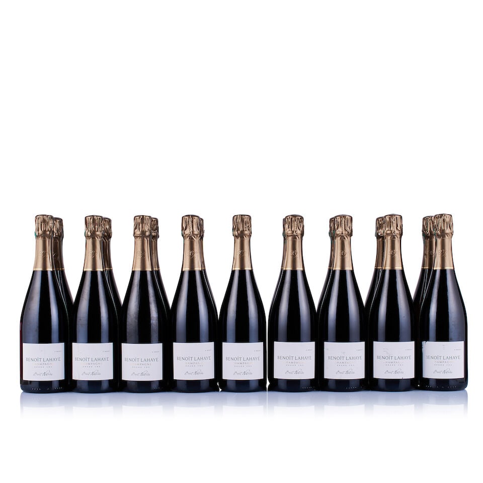 Champagne Benoît Lahaye, Grand Cru (18 x 750ml): Champagne Benoît Lahaye, Grand Cru (18 x 750ml) Region: Champagne Fill Level: excellent Capsule: ok Cork: ok Label: 14x lightly marked, 1x lightly marked and slightly torn, 3x good