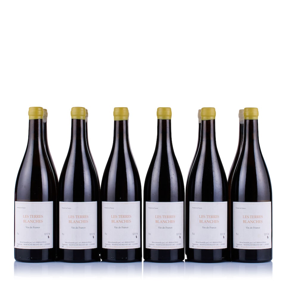 Stéphane Bernaudeau, Les Terres Blanches, 2018 (12 x 750ml): Stéphane Bernaudeau, Les Terres Blanches, 2018 (12 x 750ml) Region: Loire Fill Level: excellent Capsule: yellow wax, 6x faded, 6x ok Cork: ok Label: good appearance Packaging: neutral carton For